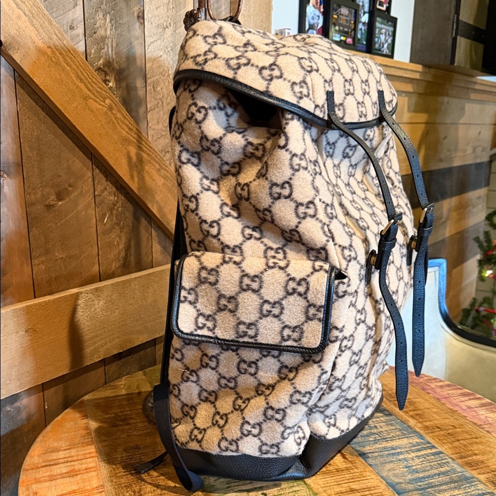 Gucci Beige and Black GG Pattern Wool large Men's Double Buckle Backpack - Picture 3 of 7
